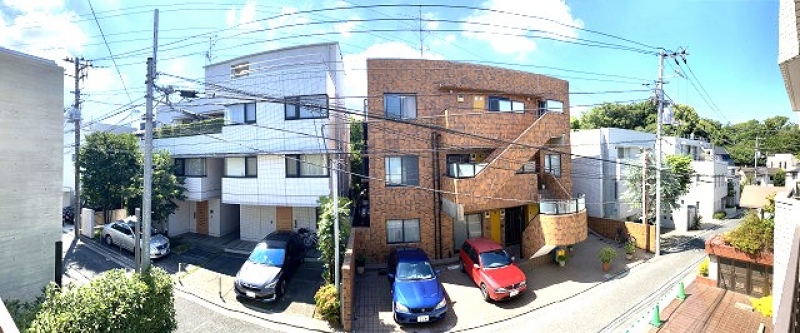バルコニー側は建物が高くない為、日当たり・通風良好